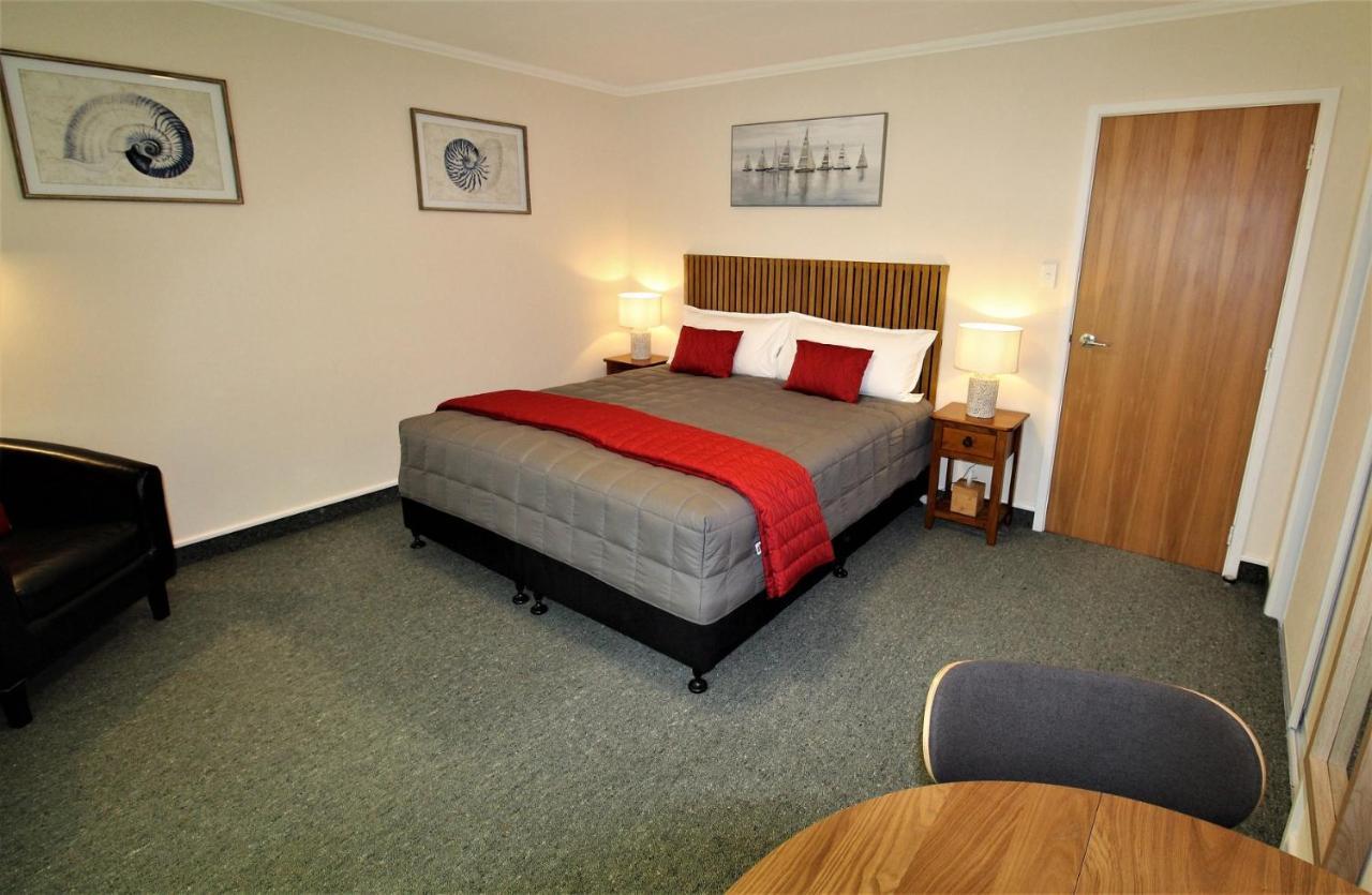Labyrinth Gardens Guest House 타카카 외부 사진