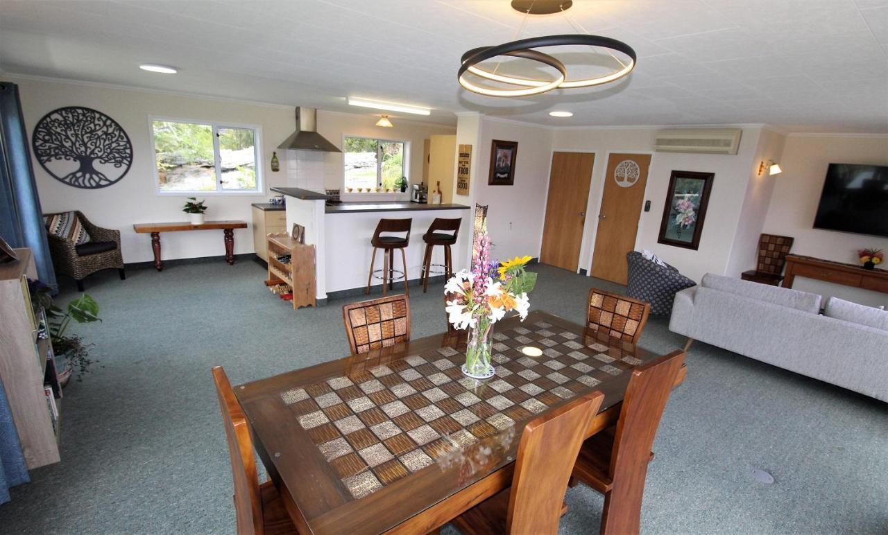 Labyrinth Gardens Guest House 타카카 외부 사진