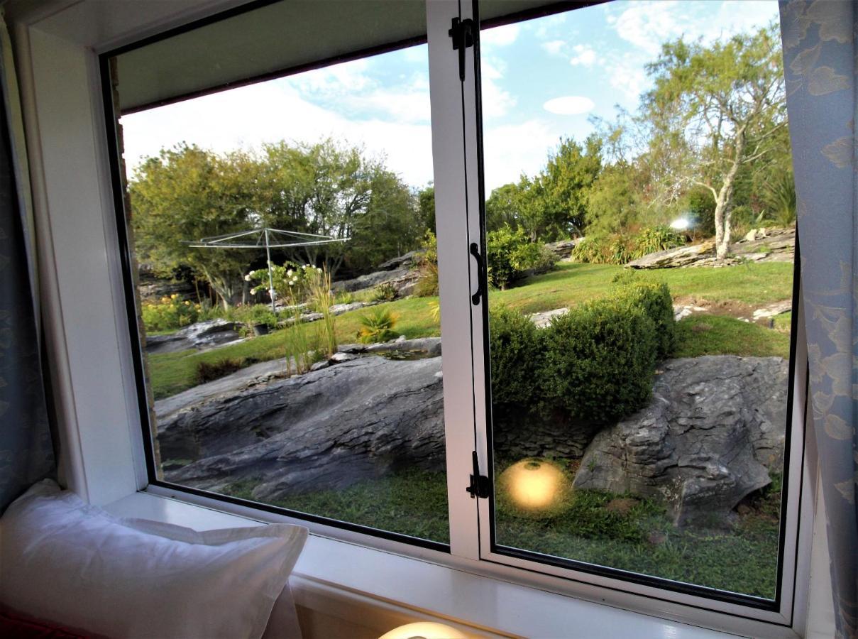 Labyrinth Gardens Guest House 타카카 외부 사진