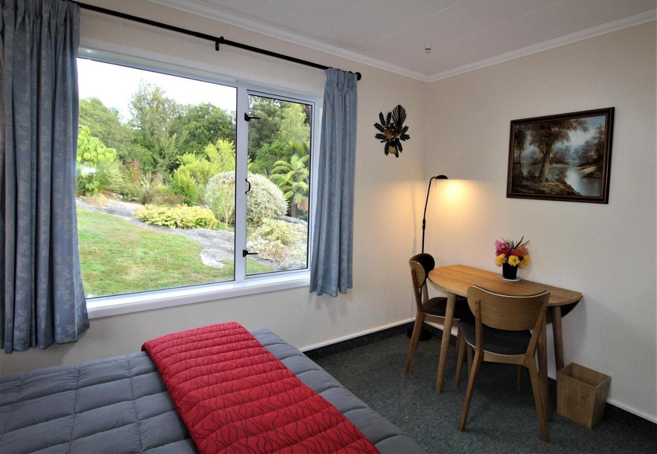 Labyrinth Gardens Guest House 타카카 외부 사진