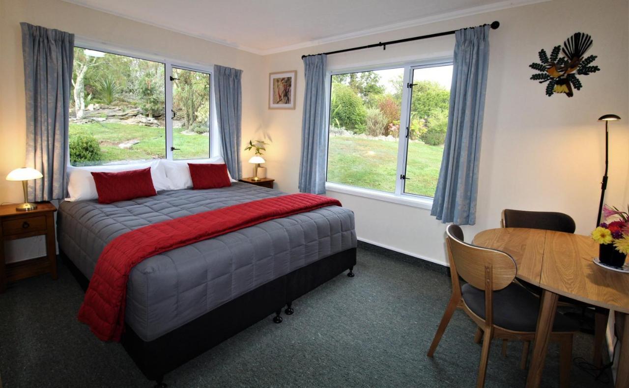 Labyrinth Gardens Guest House 타카카 외부 사진