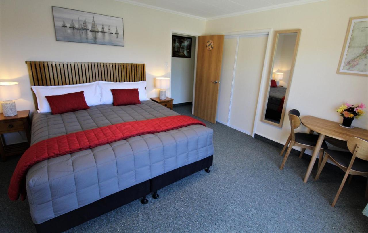 Labyrinth Gardens Guest House 타카카 외부 사진